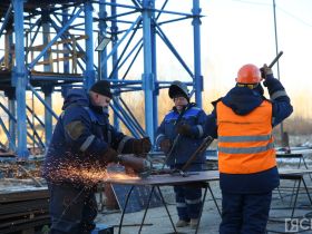 Почему спуск коффердама на реку Лену отложили на весну 2026 года, объяснили строители