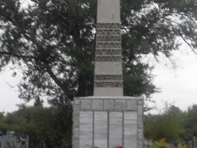 Братская могила участников гражданской войны и советских воинов, погибших в период Сталинградской битвы