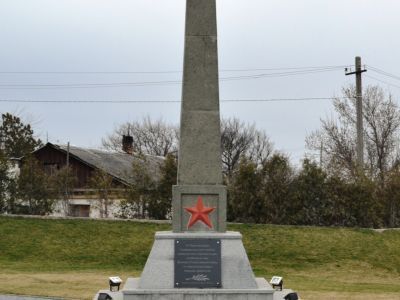 Братская могила мирных жителей - жертв фашистского террора