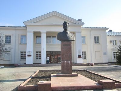 Памятник-бюст А.В. Ляпидевскому