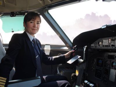 Седьмая эскадрилья авиакомпании «Якутия» поздравила новоиспеченного командира 