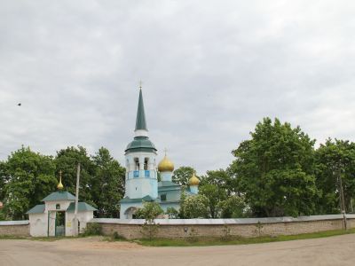 Церковь Успения со звонницей