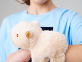 Игрушка-браслет меховой на руку - Капибара