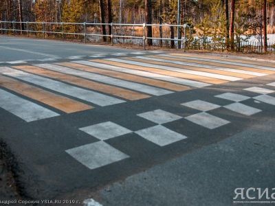 Возле образовательных учреждений Якутска появились пешеходные переходы нового образца