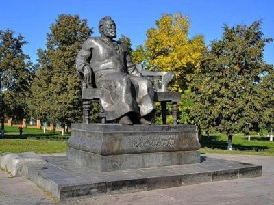 Памятник Н.С.Лескову