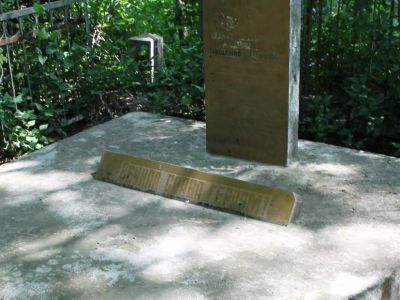 Могила советских воинов майора И.В.Сидорова и майора А.Е.Мищенко