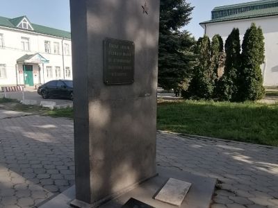 Братская могила бойцов, погибших в гражданскую войну