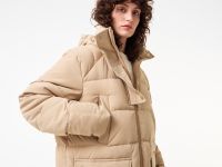 Женский длинный пуховик Lacoste с высоким воротом