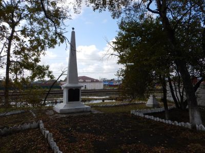Братская могила коммунистов и комсомольцев