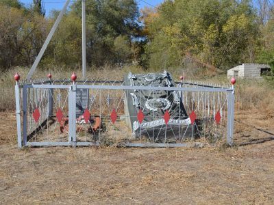 Братская могила советских воинов, погибших в период Сталинградской битвы