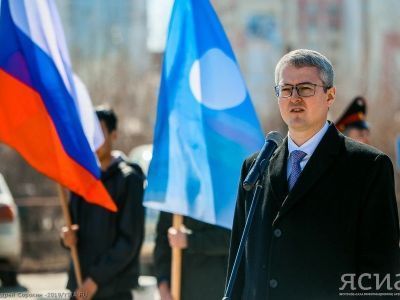 Владимир Солодов в День Республики возложил цветы к памятнику Алексея Кулаковского