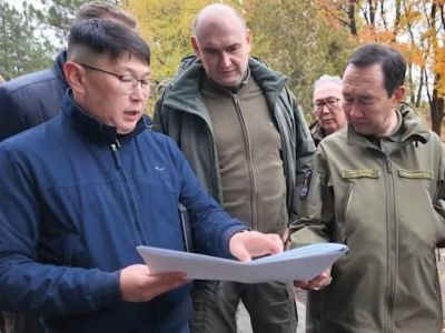 Глава Якутии проверил ход работ в подшефном городе Докучаевске в ДНР