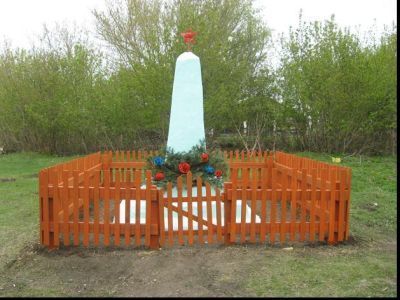 Братская могила советских активистов Щербинина и Соболева, убитых бандитами