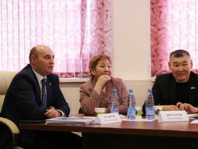 Глава района доволен результатами  работы бюджетных учреждений Чуонинского наслега