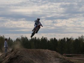 В Кысыл-Сыре прошли соревнования по мотокроссу