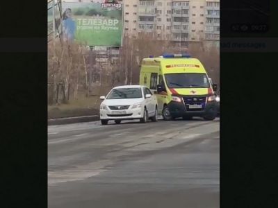 Инспекторы ГИБДД установили личность водителя, который загородил проезд неотложке в Якутске