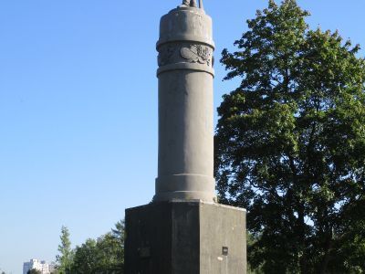 Памятник рабочим–красногвардейцам, погибшим при разгроме банд Юденича под Петроградом в 1919 году