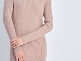 Платье с v-образным вырезом