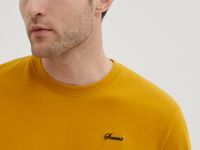 Футболка прямого силуэта с вышивкой