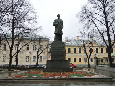 Памятник Н.Э.Бауману