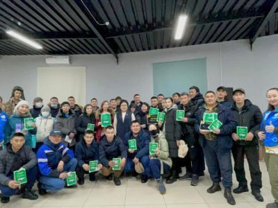 Нюрбинских индрайверистов поздравил Арсен Томский