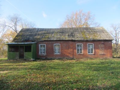 Дом, в котором в 1941 - 1942 гг. размещался госпиталь партизан и советских воинов, действовавших в тылу врага