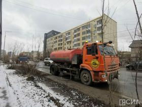 Городские службы Якутска сосредоточены на откачке талых вод из-под аварийных домов