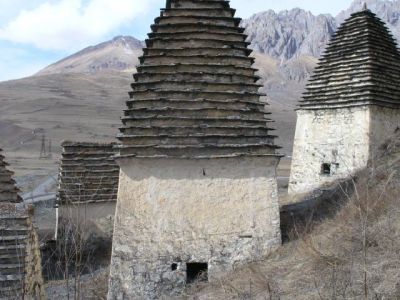 Склеп наземный башенный с пирамидальной ступенчатой кровлей 9