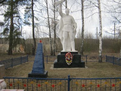 Братская могила  3 советских воинов, погибших в годы гражданской войны