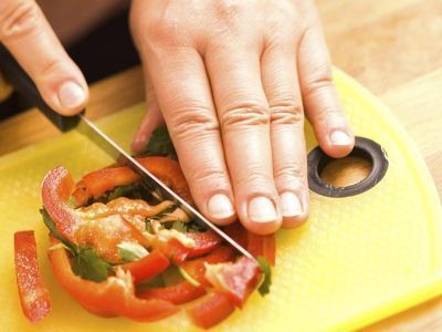 Ученые рассказали о пагубном влиянии сырых овощей на кишечник