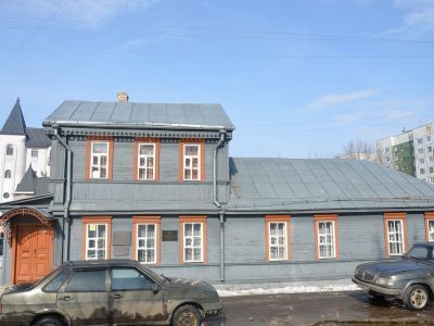 Дом, в котором в 1875 - 1901 гг. жил полярный исследователь и революционер Русанов Владимир Александрович