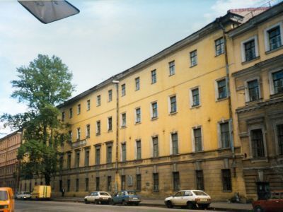Казарма для холостых нижних чинов с двумя дворовыми флигелями