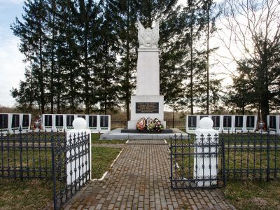 Братская могила советских воинов, погибших в феврале 1945 года