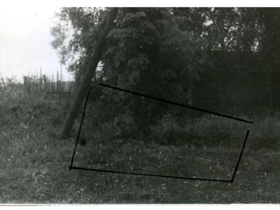 Братская могила 75 мирных жителей, расстрелянных гитлеровцами в 1942 г. Установлен памятный знак