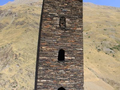 Боевая башня над некрополем