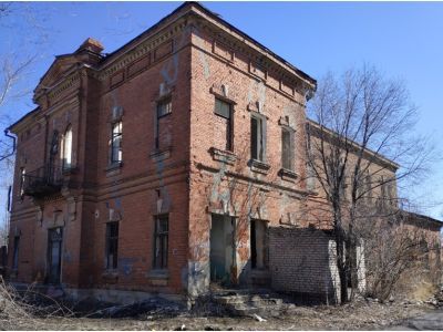 Двухклассное училище (1-й эт. - поликлиника дет., аптека; 2-й эт. - дом жилой)