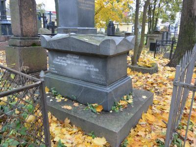 Могила Шиллинга П.Л. (1786-1837), электротехника, востоковеда