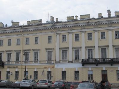 Дом жилой с дворовым флигелем