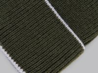 Шерстяная шапка с отделкой