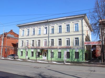 3-х этажный кирпичный дом