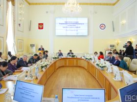 В Якутии обновили соглашение о социально-трудовых отношениях