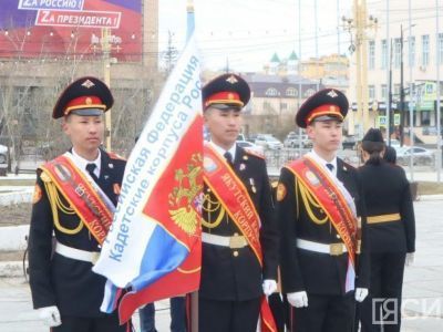 В Якутске на площади Ленина прозвучал последний звонок для выпускников кадетской школы