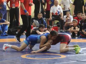 Борцовская сборная Якутска признана лучшей на Спартакиаде учащихся