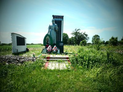 Одиночная могила советского воина, погибшего в боях с фашистскими захватчиками в 1943 году, имя не установлено