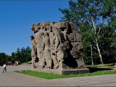 Памятник-ансамбль «Героям Сталинградской битвы», 1967 г., скульпторы Вучетич Е.В. (руководитель авторского коллектива), Алещенко М.С., Майстренко Л.М., Марунов В.А., Матросов В.Е., Мельник А.А., Новиков А.С., Тюренков А.А., архитекторы Белопольский Я.Б., 