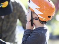 Nutcase Шлем защитный Nutcase Little Nutty Lightnin, цвет Белый-Оранжевый, ростовка XS