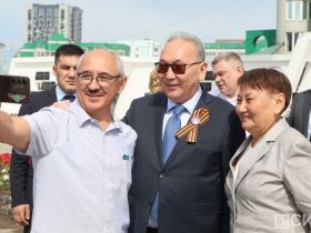 В Дни армейской культуры на площади Победы Якутска возложили цветы якутянам-героям