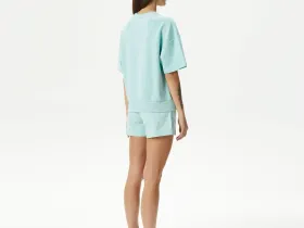 Женские короткие однотонные шорты Lacoste