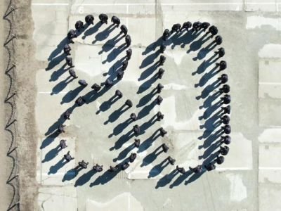 Осужденные в Якутии выстроились в цифру 80 в честь юбилея Победы