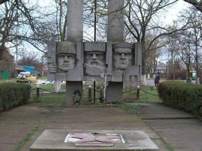 Памятный знак в честь воинов-односельчан, погибших в годы Великой Отечественной войны